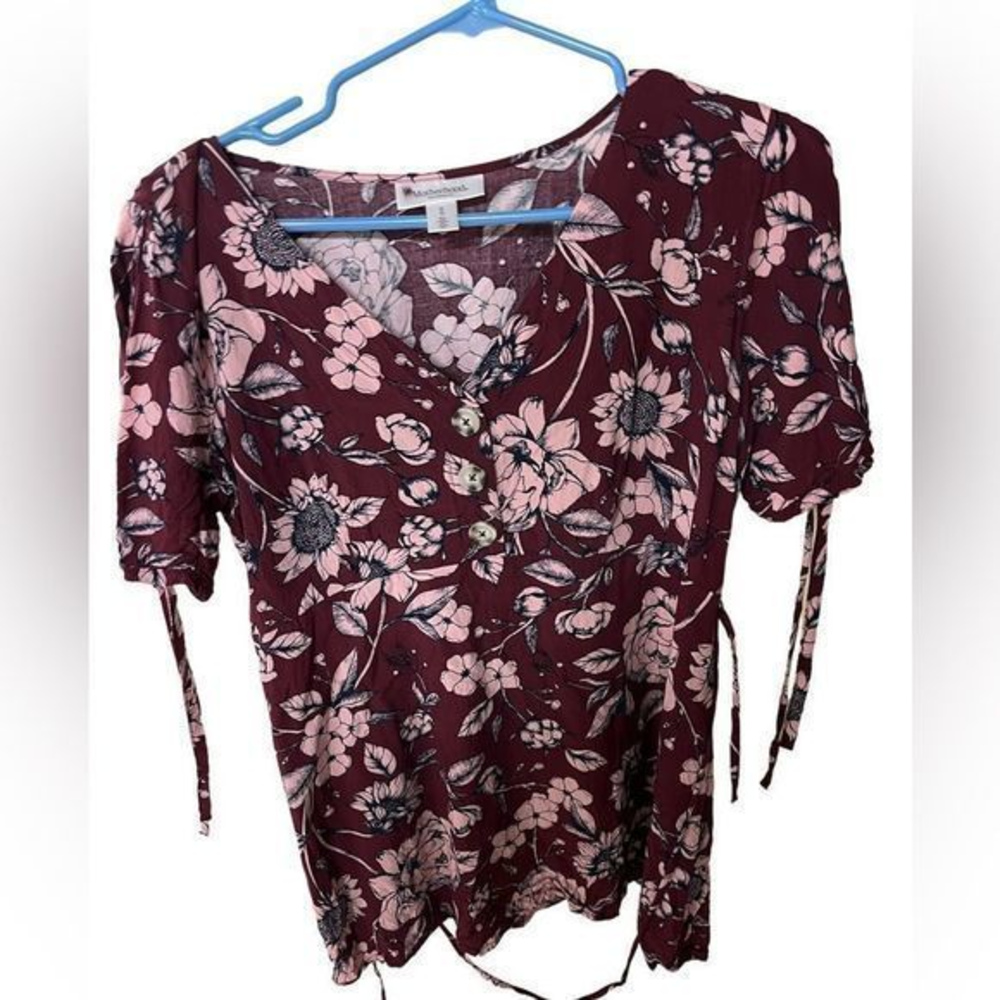Set of 2, size medium Motherhood maternity short sleeve tops